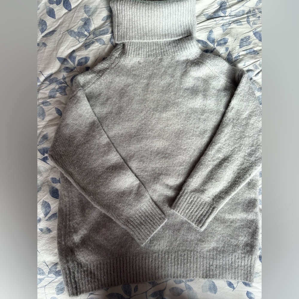 ZARA Soft Grey Ribbed Turtleneck Sweater –Luxe Fuzzy Knit, Classic Minimal Fit S - Picture 3 of 9